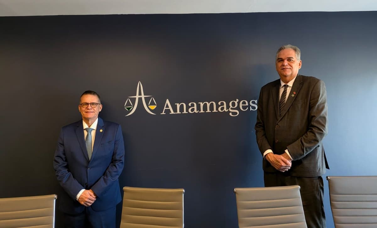 O desembargador Fred Coutinho parabenizou o Presidente da entidade, juiz Carlos Hamilton Bezerra de Lima